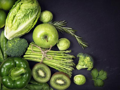 不同年龄段的人应该偏重吃何类食物?